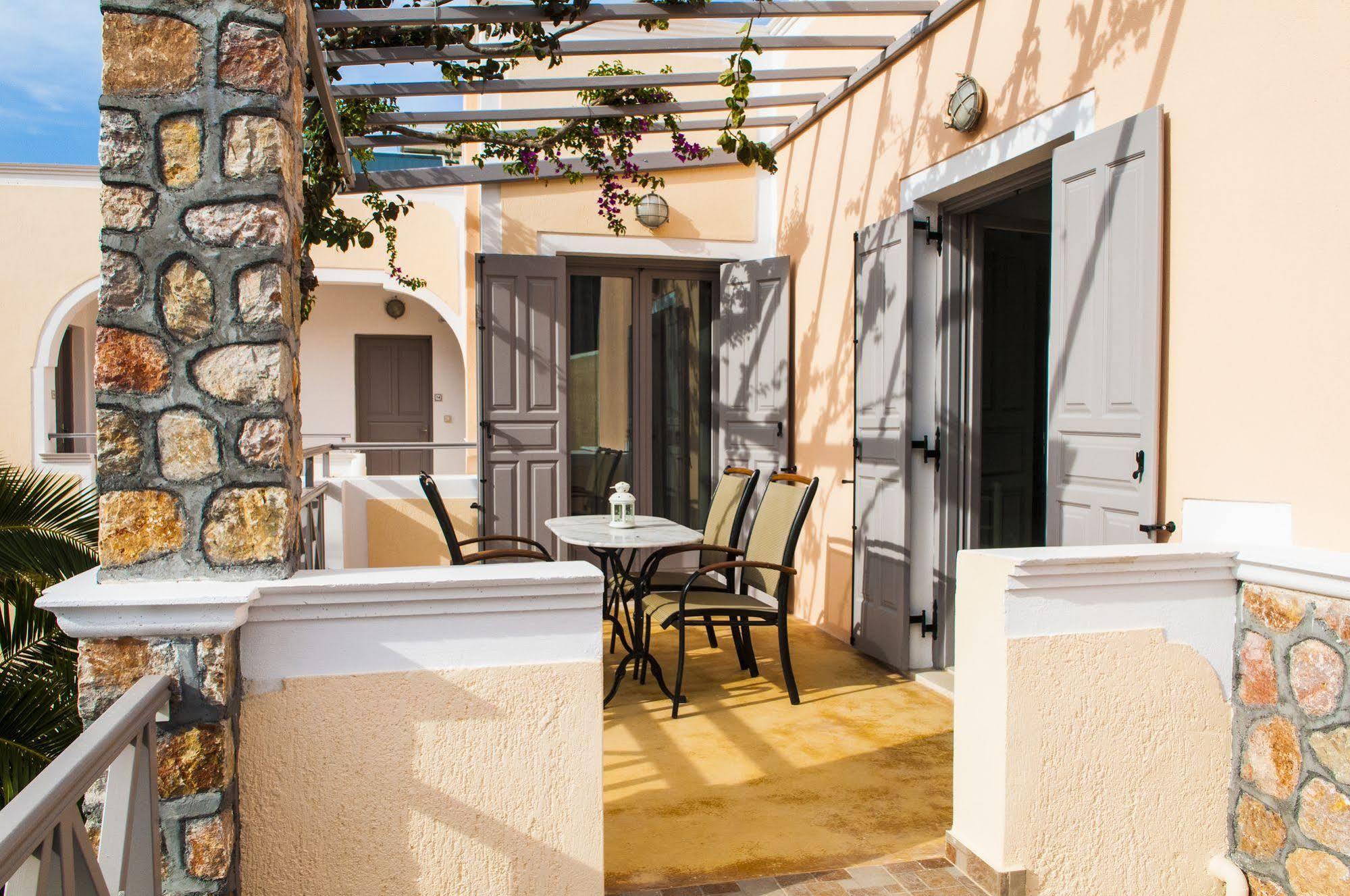 Polydefkis Hotel Kamari (Santorini)