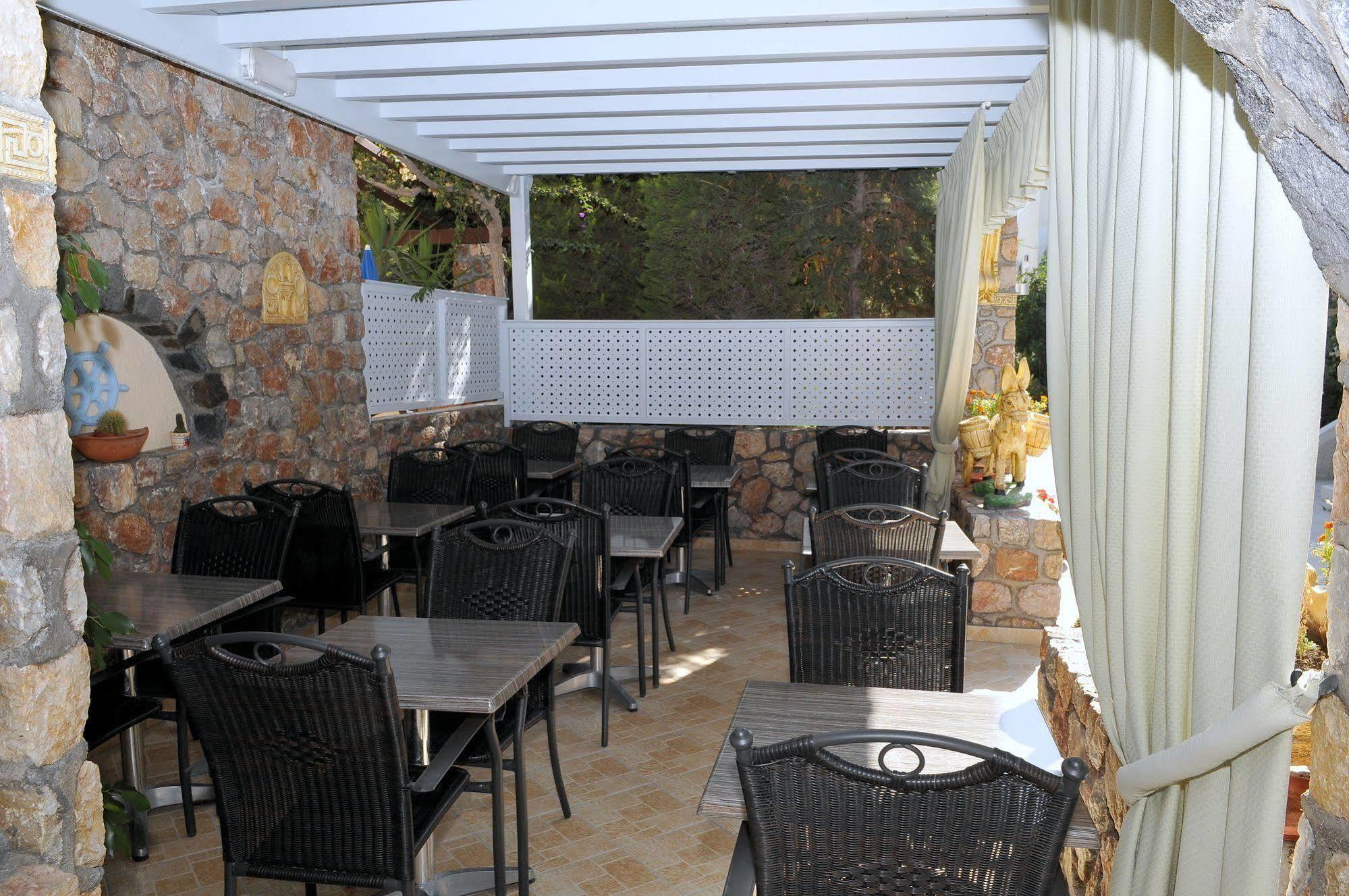 Polydefkis 4* Kamari (Santorini)