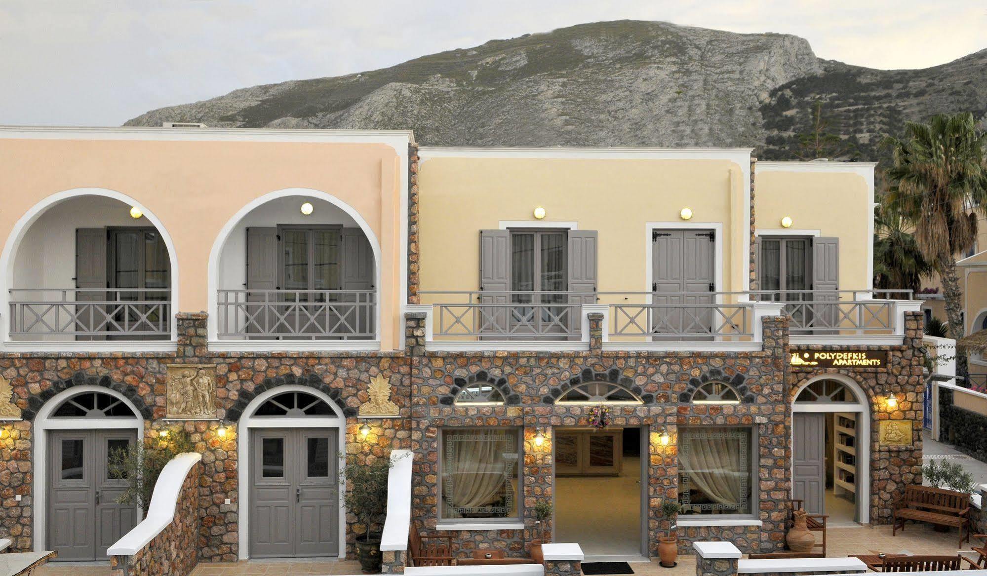 Polydefkis 4* Kamari (Santorini)