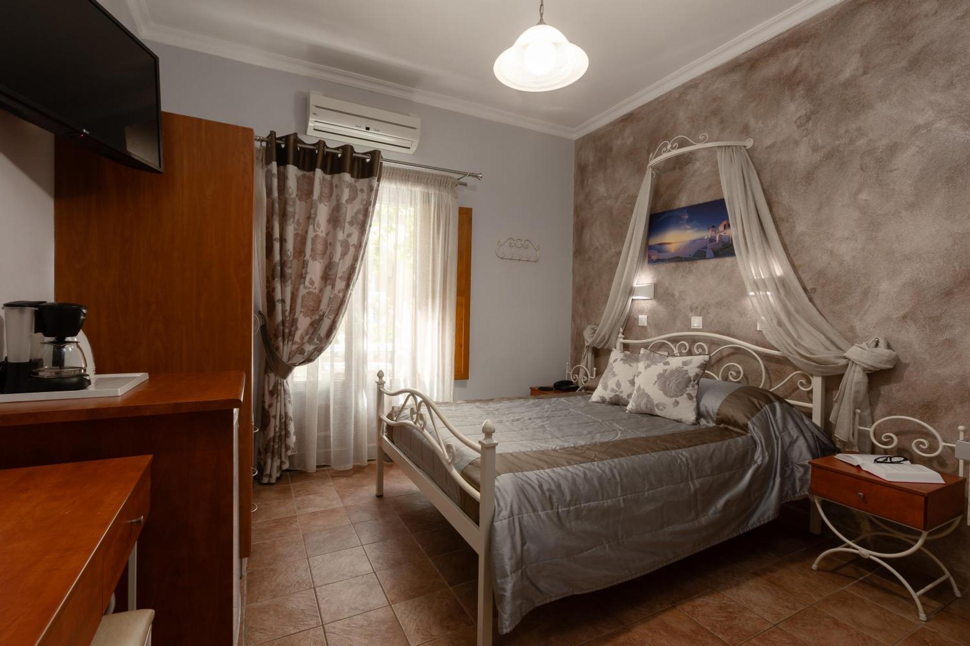 Polydefkis Hotel 4*